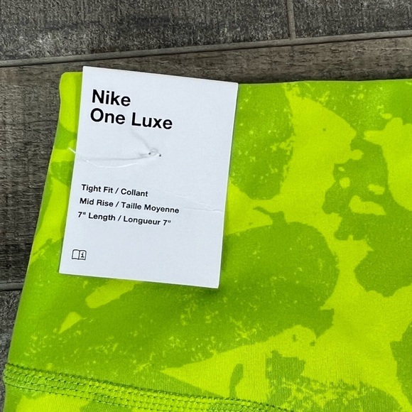NEW Nike One Luxe Tight Fit Mid Rise Bike Shorts - Picture 8 of 12